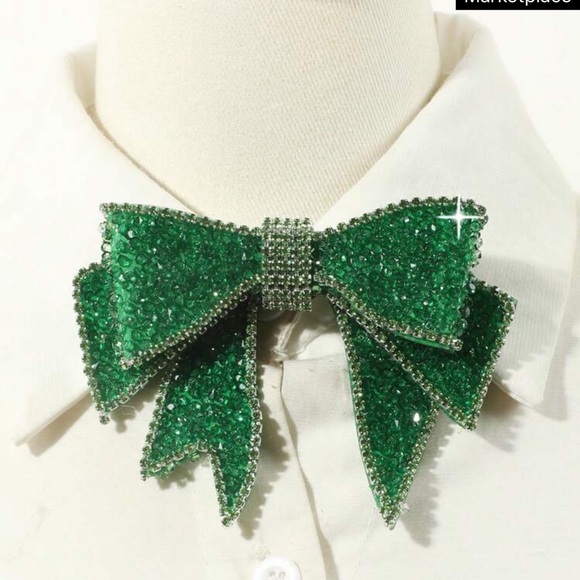 A+ Boutique Accessories - 🎀 Bow Tie Pin 🎀